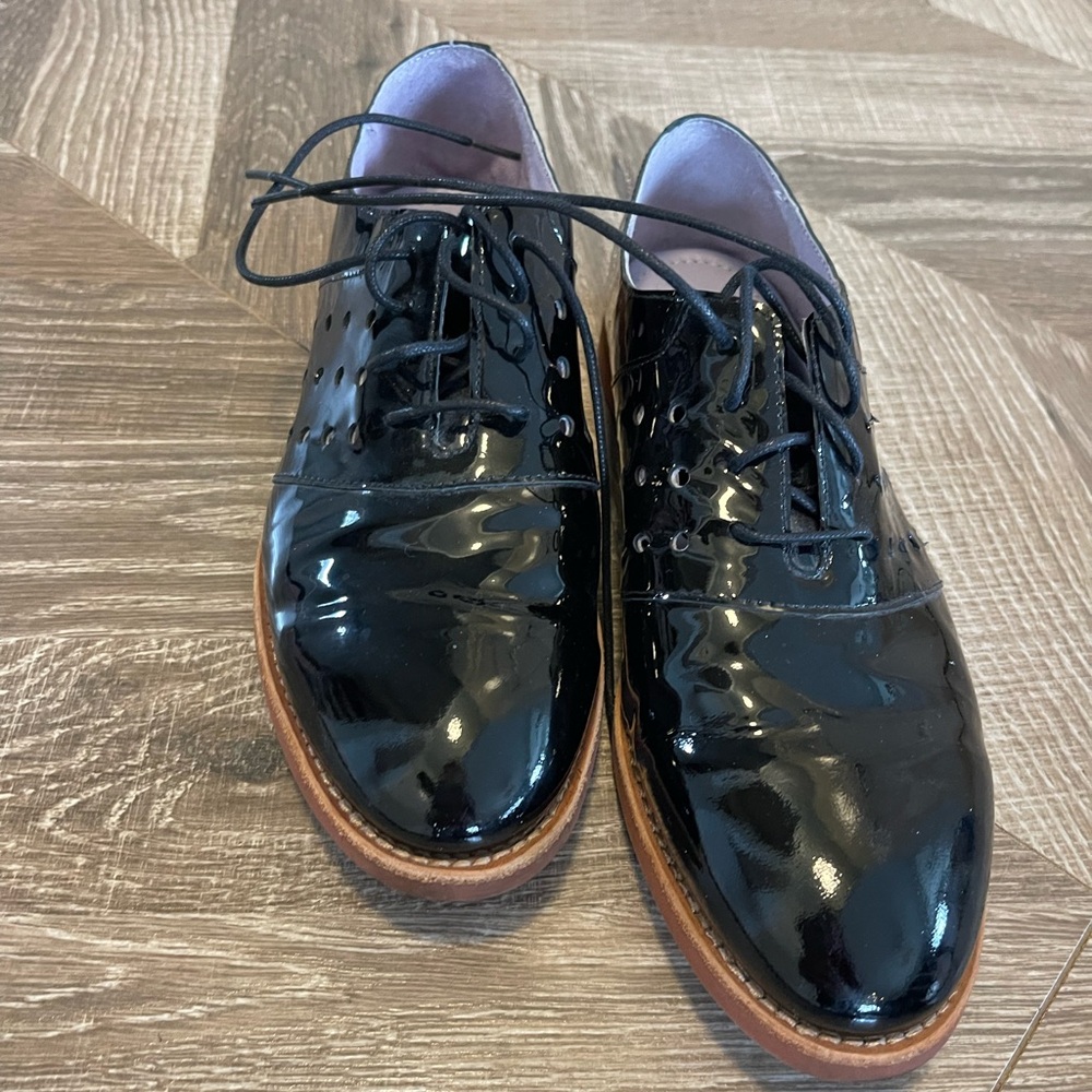 Johnson and Murphy Women's 7.5 Perforated Black Patent Leather Tuxedo Shoes